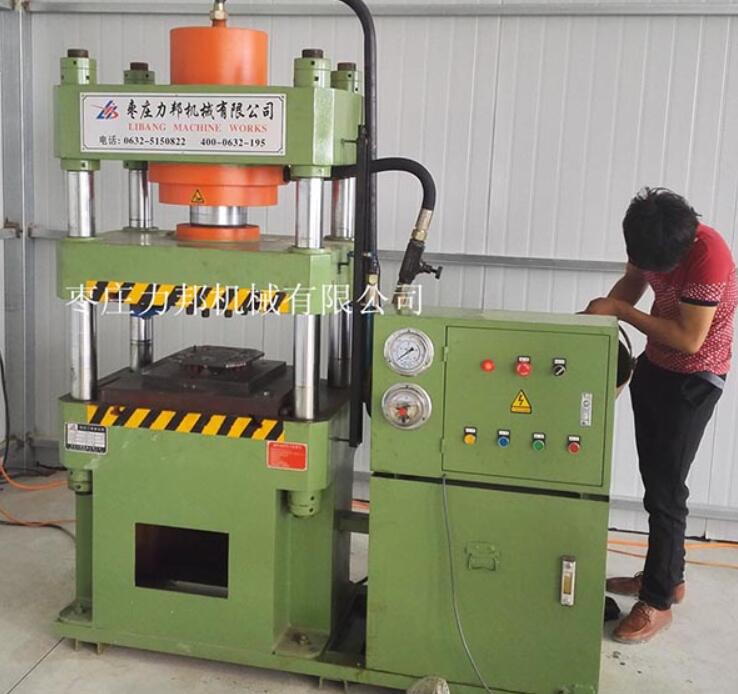 液压压力机图片